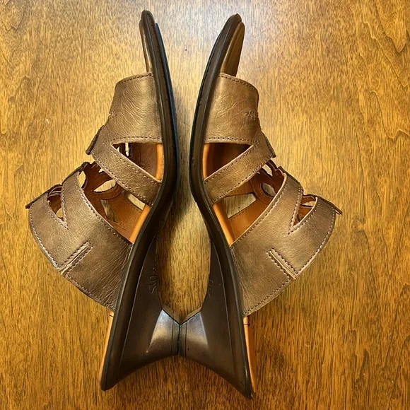 Think! Brown Floral Sandal EU 38 Kitten Heel - Picture 5 of 8